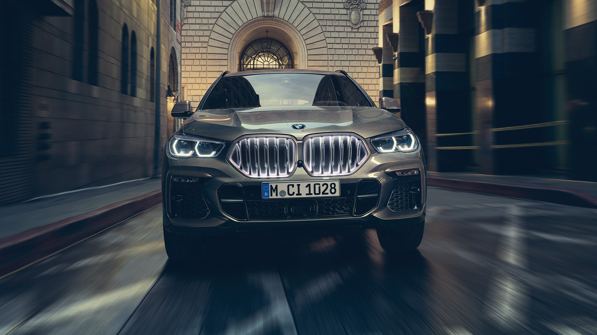 BMW X6 with BMW ‘Iconic Glow’ kidney grille. BMW X6 in front view in urban setting.
