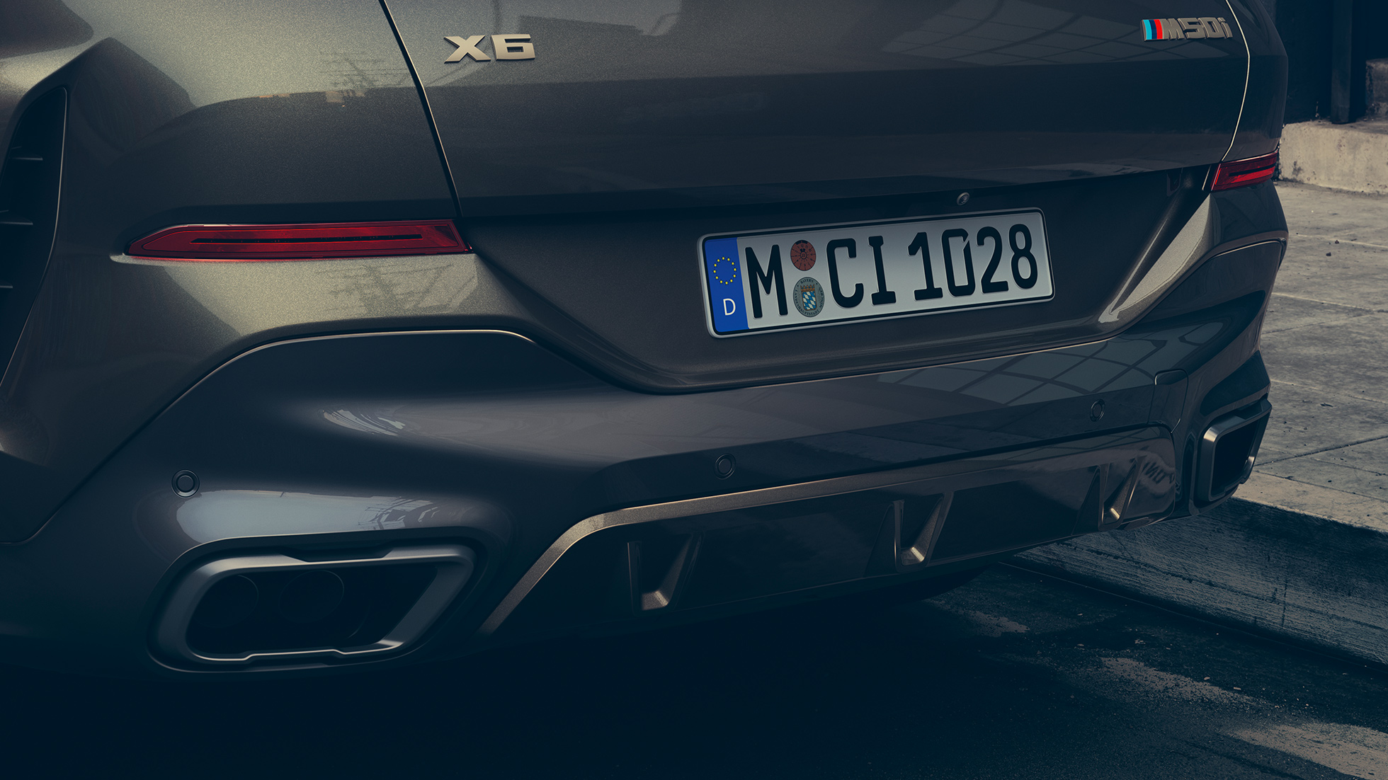 Спортивная выхлопная система М BMW X6. Крупный план спортивной выхлопной системы М BMW X6.