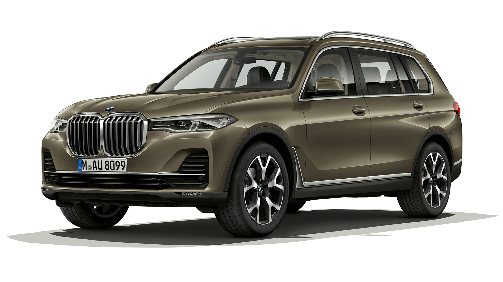 BMW X7 Стандартное оборудование Студийный снимок BMW X7 вид спереди три четверти в Vermont bronze