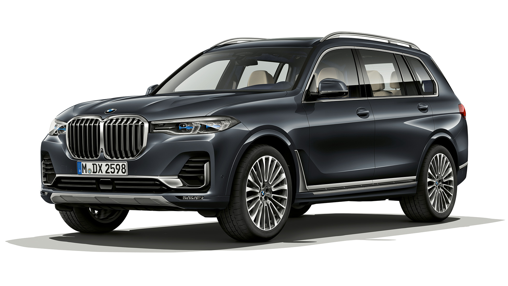 BMW X7 Design Pure Excellence Студийный снимок BMW X7 вид спереди три четверти в Design Pure Excellence