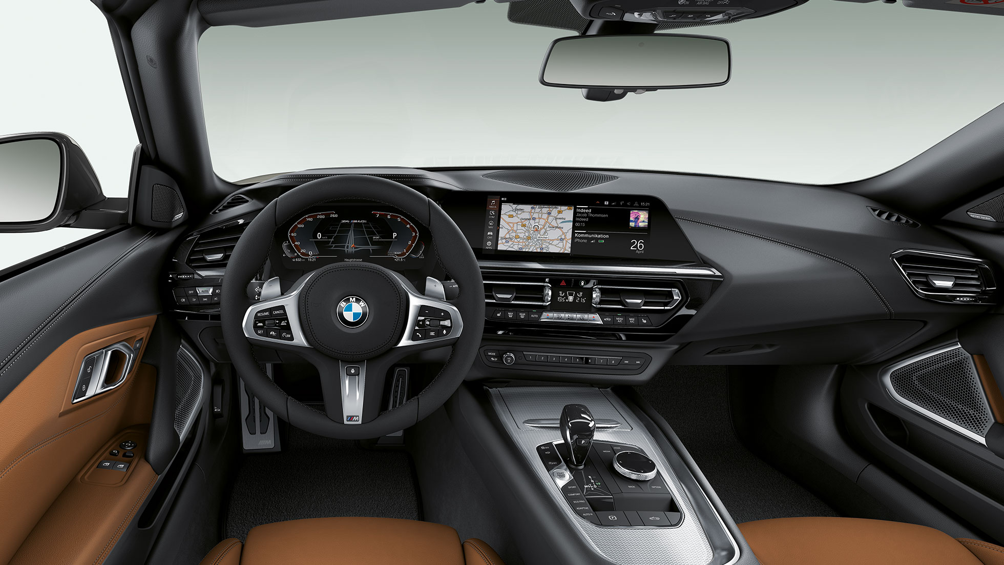 BMW Z4 Родстер М40i BMW Z4 Родстер М40і, рулевое колесо и водительское место