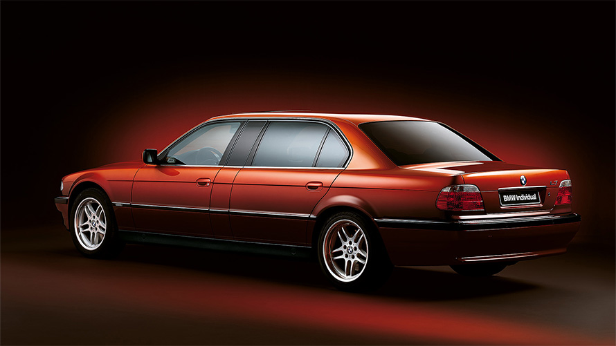 BMW 750iLA L7 Karl Lagerfeld E32 1992 – BMW Individual, вид сзади в три четверти