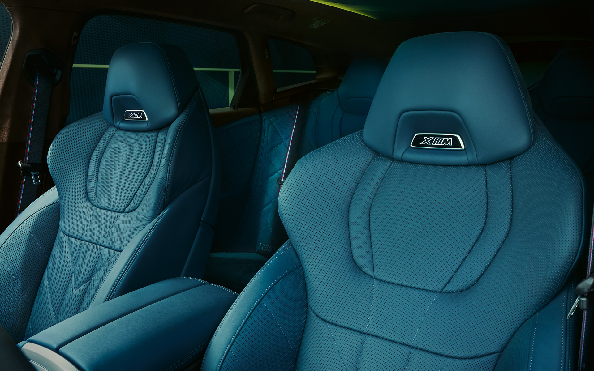 BMW Individual полная отделка мелкозернистой кожей Merino "Красный Фиона"/"Черный" BMW Individual полная отделка мелкозернистой кожей Merino "Красный Фиона"/"Черный"