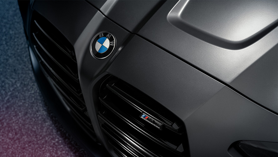 BMW M4 Competition Coupe G82 2021 Frozen Dark Grey metallic, вид сверху спереди в статике BMW M4 Competition Coupe G82 2021 Frozen Dark Grey metallic, вид сверху спереди в статике