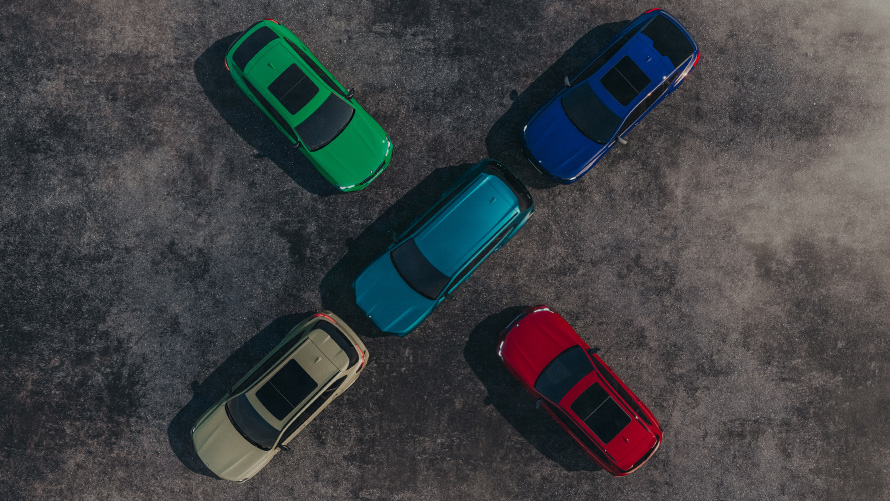 Четыре модели BMW X на загородной дороге Четыре модели BMW X на загородной дороге