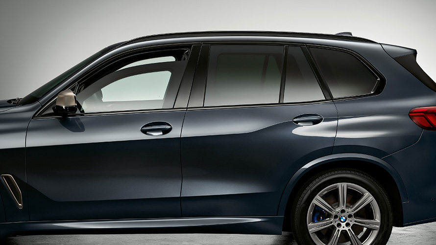 Конфиденциальность BMW Protection Vehicles и анонимность мер безопасности, вид сбоку Конфиденциальность BMW Protection Vehicles и анонимность мер безопасности, вид сбоку