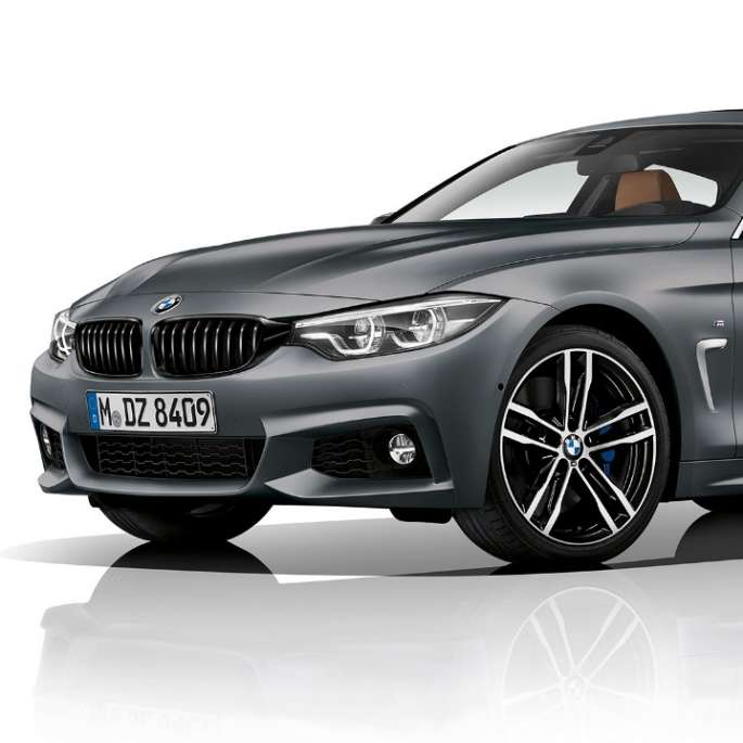 BMW 4 серии Gran Coupé, модель M Sport вид спереди с поворотом в три четверти BMW 4 серии Gran Coupé, модель M Sport вид спереди с поворотом в три четверти